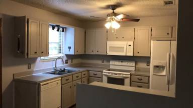Main picture of 2910 Transit Dr