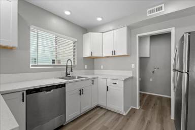 Main picture of 4374 W 132nd St