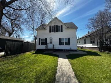 Main picture of 220 9th Ave NE