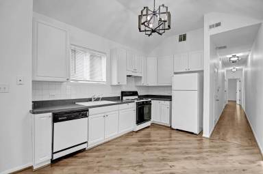 Main picture of 938 W Willow St