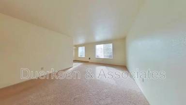 Main picture of 325 SE Lilly Ave