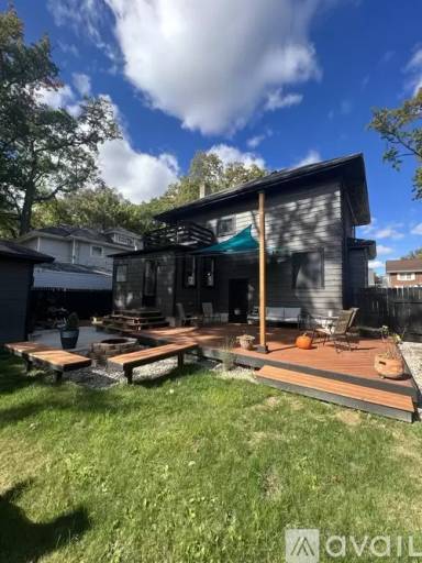 Main picture of 521 W Oakdale Dr