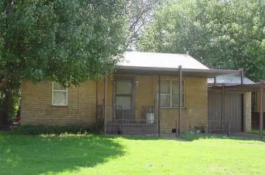 Main picture of 3744 SW 42nd St
