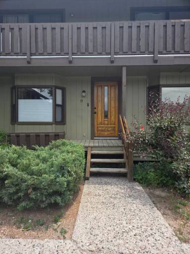 Main picture of 19 W Oak Ave