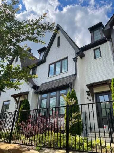 Main picture of 954 Lennox Blvd