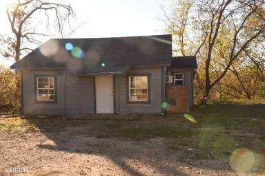 Main picture of 7 Frank Cir