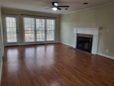 Main picture of 2819 Lake Shore Rd S