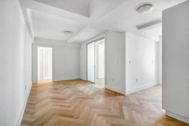 Main picture of 310 E 21sst St