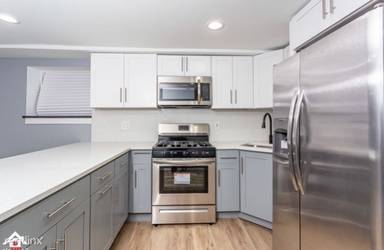 Main picture of 7802 S Ridgeland Ave