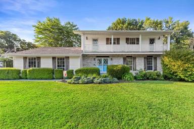 Main picture of 9609 W Laurens Ln