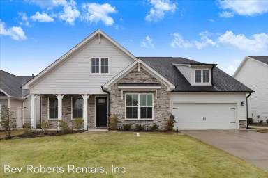 Main picture of 200 Lingonberry Dr