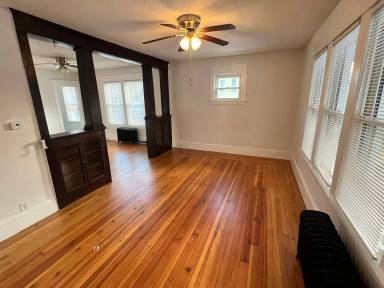 Main picture of 27 Maple St