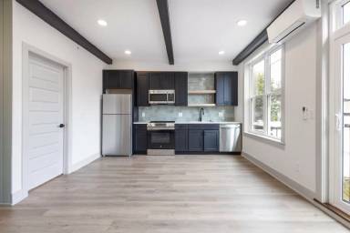 Main picture of 2233 N 33rd St