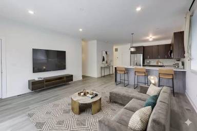 Main picture of 3950 S Indiana Ave