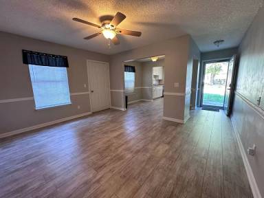 Main picture of 129 Millers Trace Dr