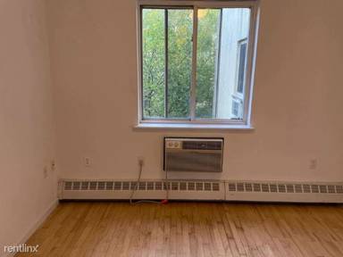 Main picture of 319 E 8th St