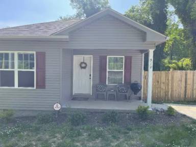 Main picture of 912 Mapleash Ave