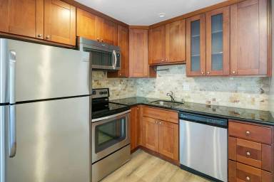 Main picture of 467 Clinton St