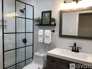 Main picture of 331 Poe St