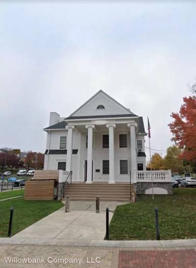 Main picture of 131 College Pl