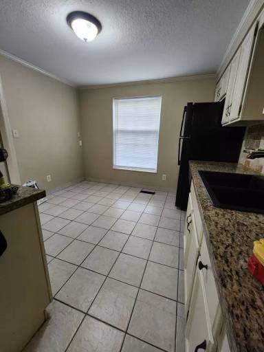 Main picture of 5911 Ridgeway Ave