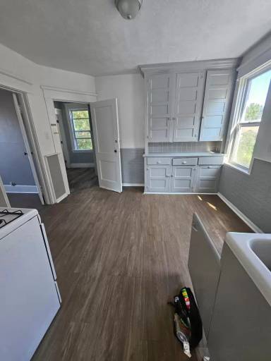 Main picture of 1404 E Lake Rd