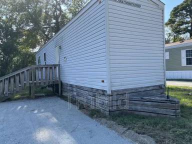 Main picture of 166 Lakeside Ln