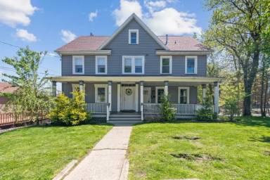 Main picture of 15 S Prospect St