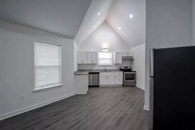Main picture of 23 Towne Park Ct