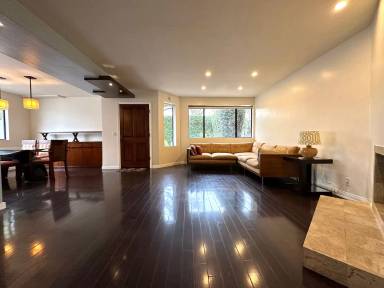 Main picture of 805 N West Knoll Dr