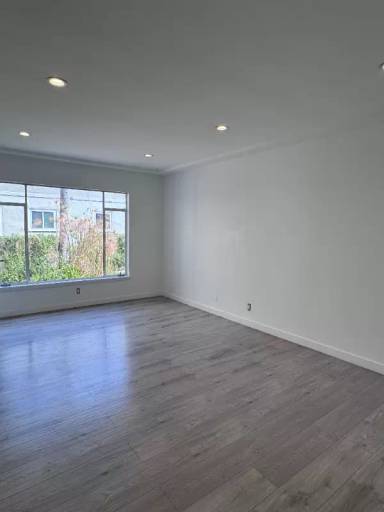 Main picture of 1280 N Laurel Ave