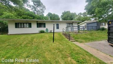 Main picture of 203 Woods Edge