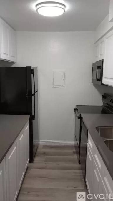 Main picture of 408 S Venice Blvd