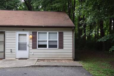 Main picture of 121 Westvail Ct