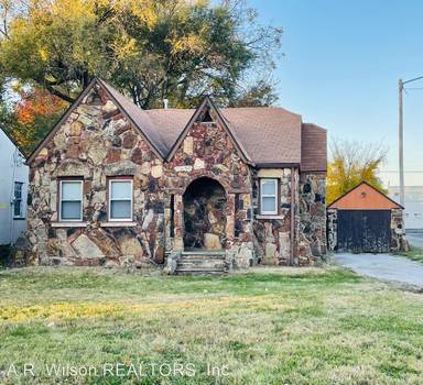 Main picture of 1711 E Belmont St