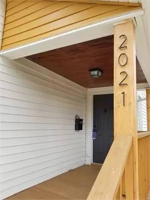 Main picture of 2021 W 98th St