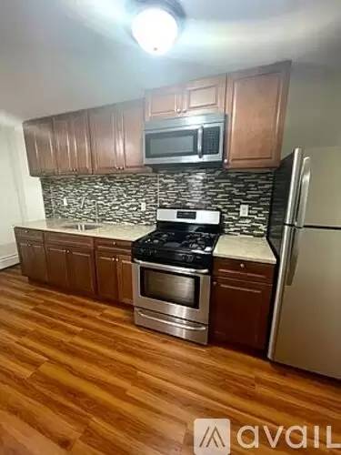 Main picture of 1007 E 85th St