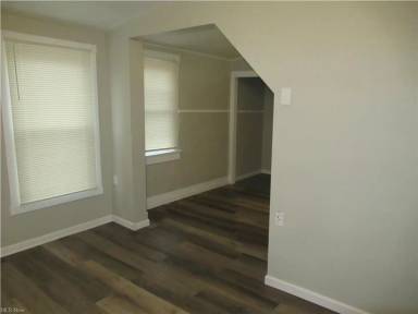 Main picture of 193 Columbus St