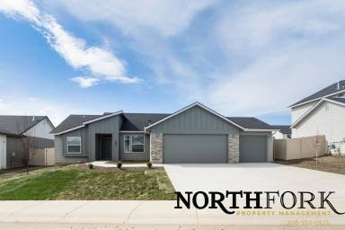 Main picture of 2927 N Mountain Lake Ave