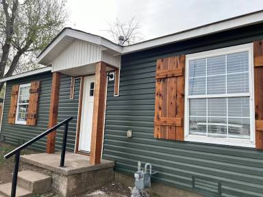 Main picture of 614 W Hurd St