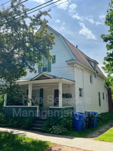 Main picture of 205 N Willard St