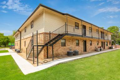 Main picture of 1121 N 6th Ave