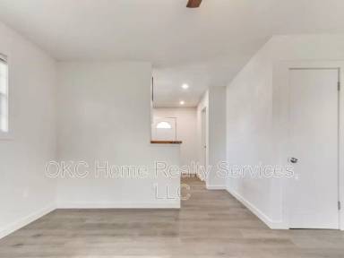 Main picture of 1812 W Noble Ave