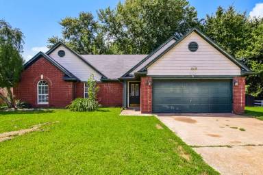 Main picture of 7417 Hunters Hollow Ln