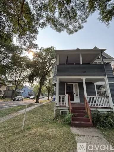 Main picture of 89 Amherst St
