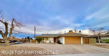 Main picture of 320 Gardenia Ln