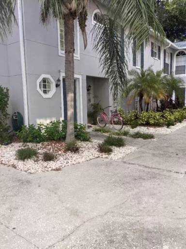 Main picture of 3205 W De Leon St