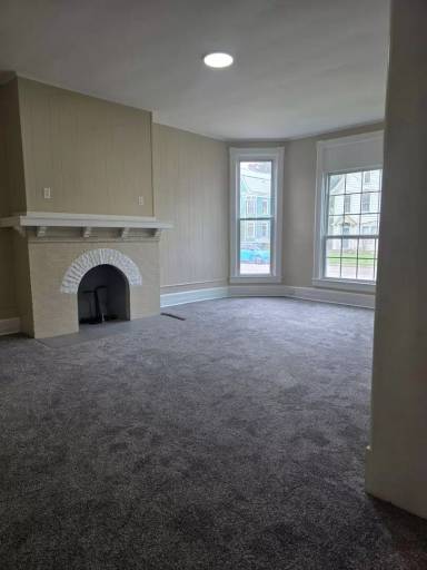Main picture of 711 W Water St