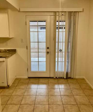 Main picture of 1450 E Knoll Cir