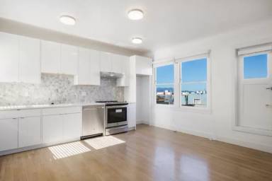 Main picture of 670 Lombard St